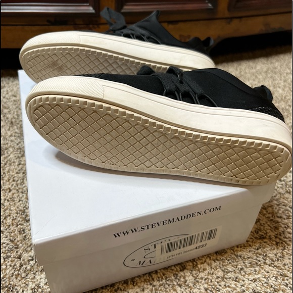Steve Madden Lancer Sneakers (black) - Picture 7 of 7